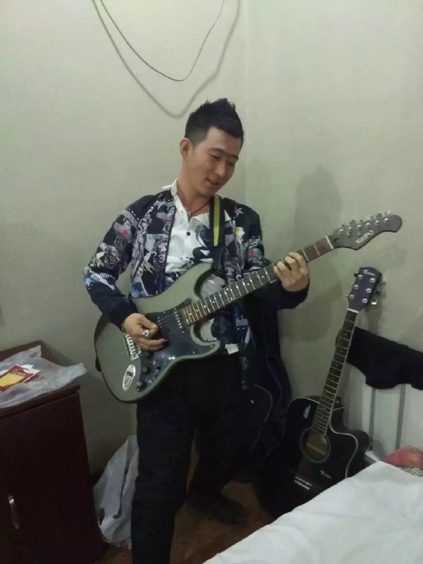 小吉他的第一张照片--连城交友网