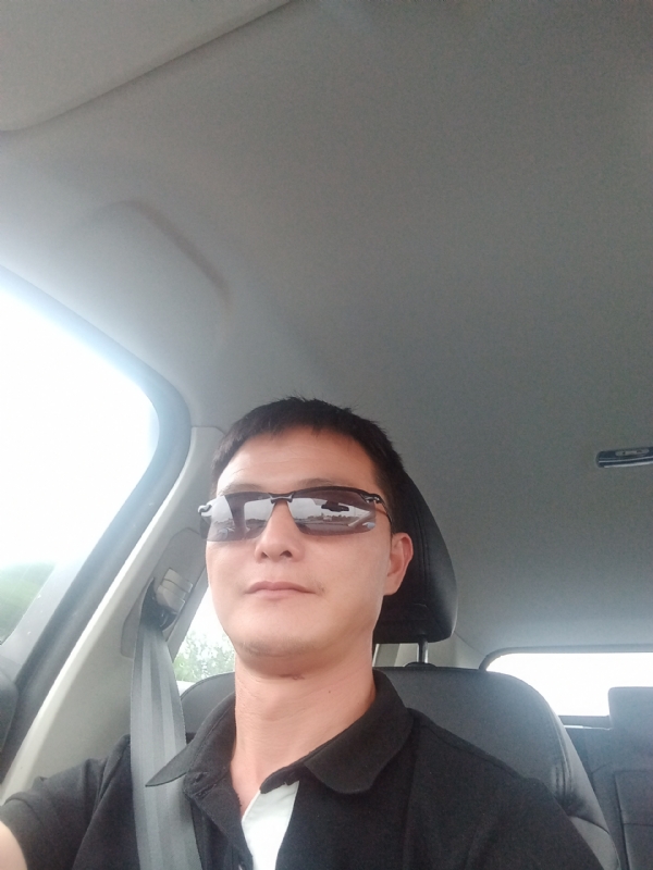 孤独的男人的第一张照片--连城交友网
