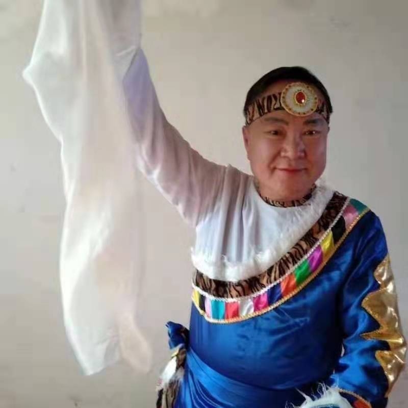 走在冷风中的第一张照片--连城交友网