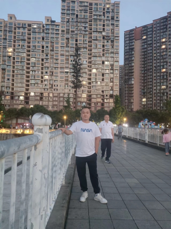 寂寞的男人的第一张照片--连城交友网